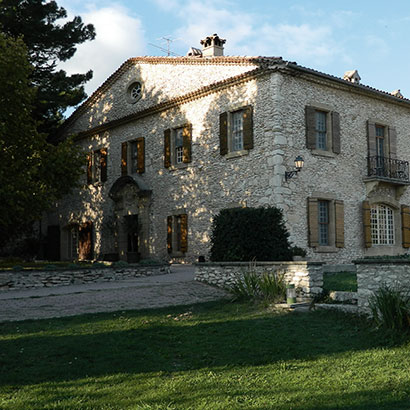 Château Mallefougasse set fra gårdspladsen